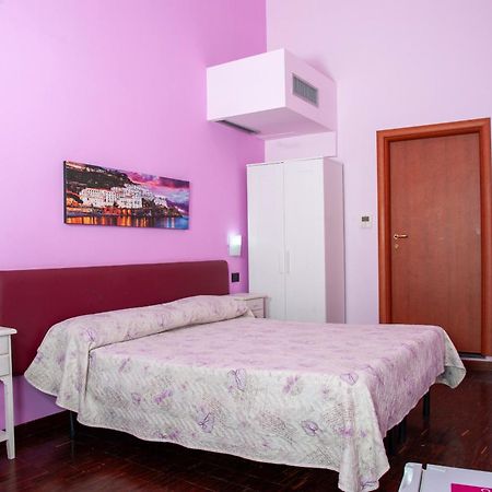 נאפולי Palazzo Carafa Della Spina Room And Apartment מראה חיצוני תמונה