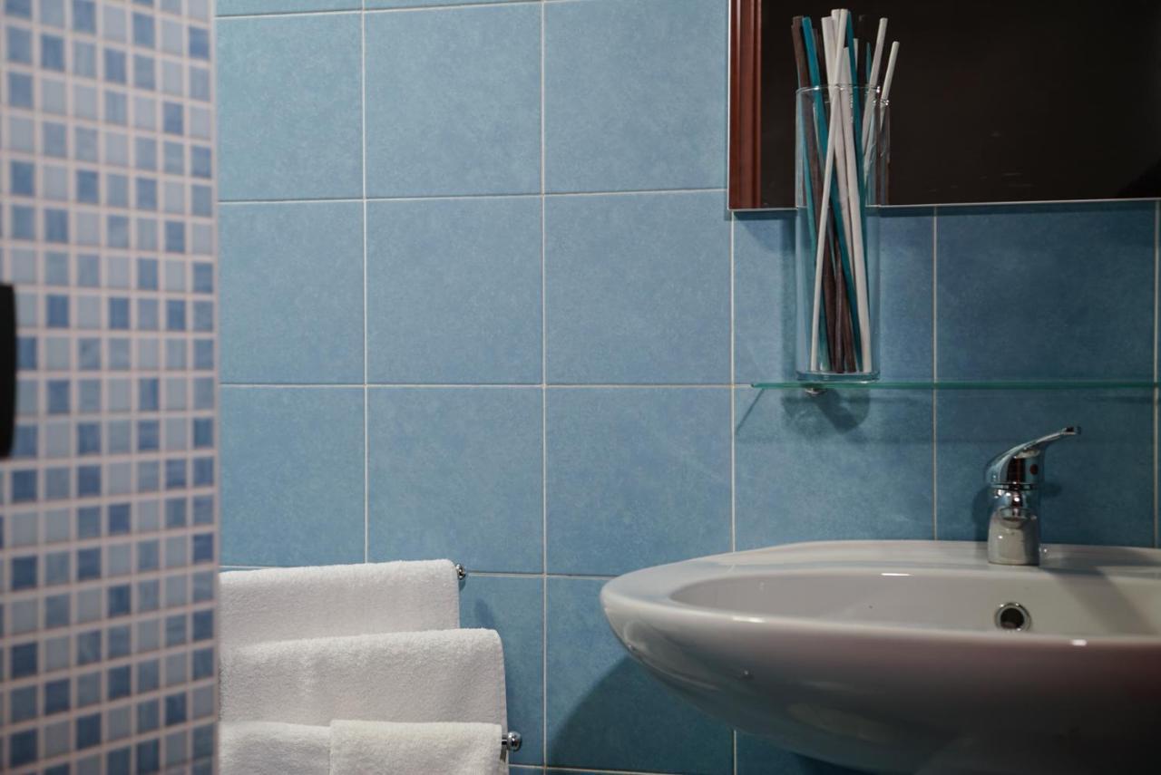 נאפולי Palazzo Carafa Della Spina Room And Apartment מראה חיצוני תמונה
