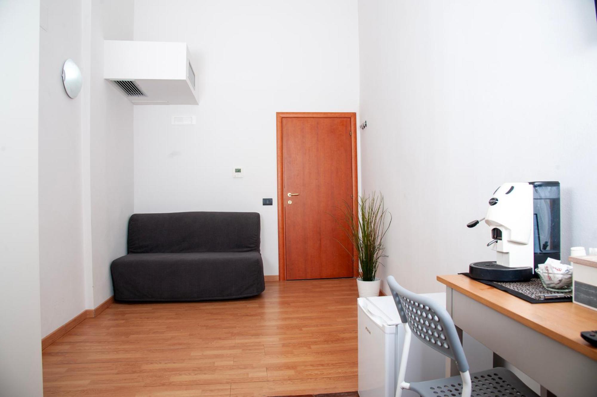 נאפולי Palazzo Carafa Della Spina Room And Apartment מראה חיצוני תמונה