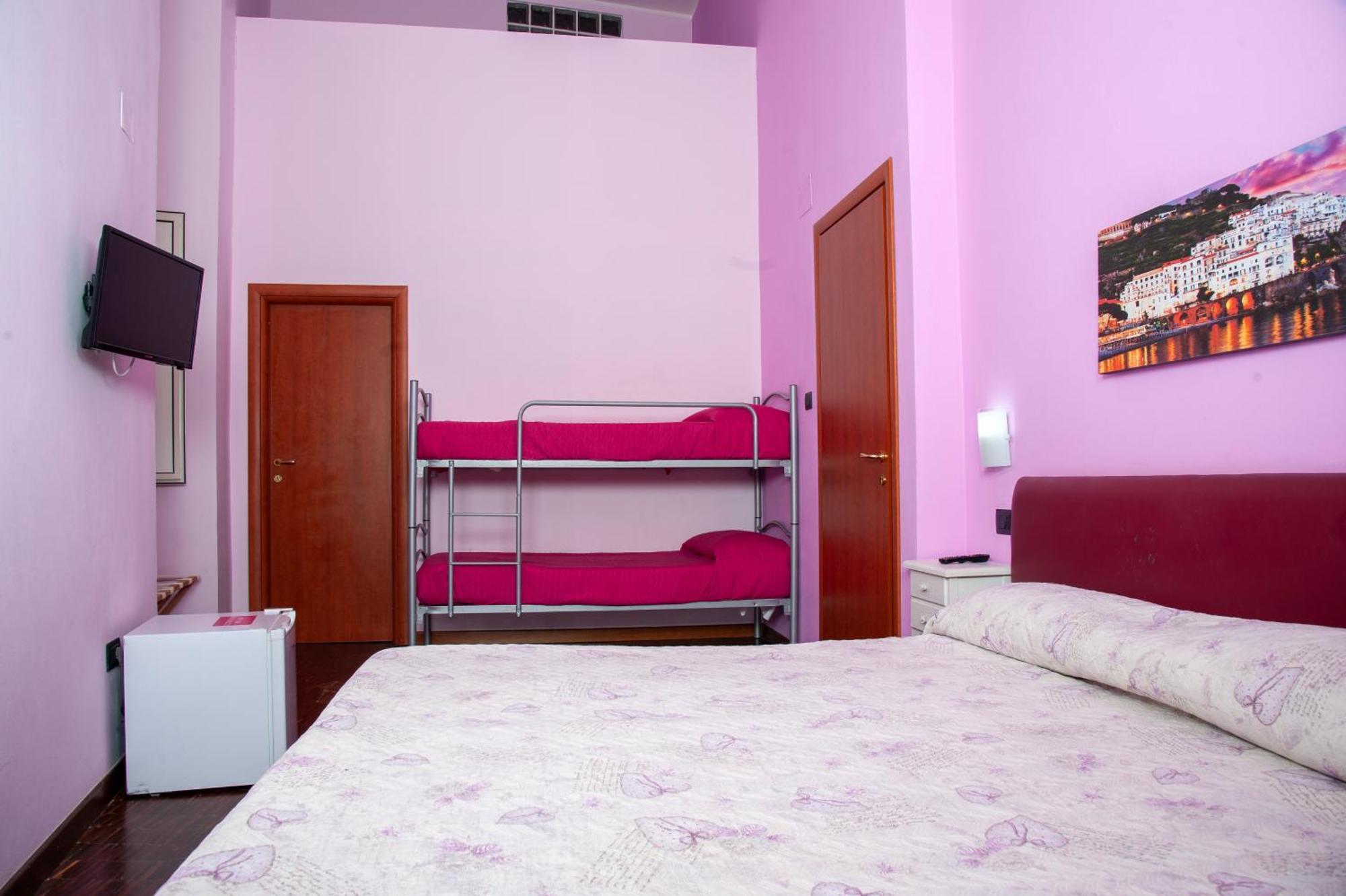 נאפולי Palazzo Carafa Della Spina Room And Apartment מראה חיצוני תמונה
