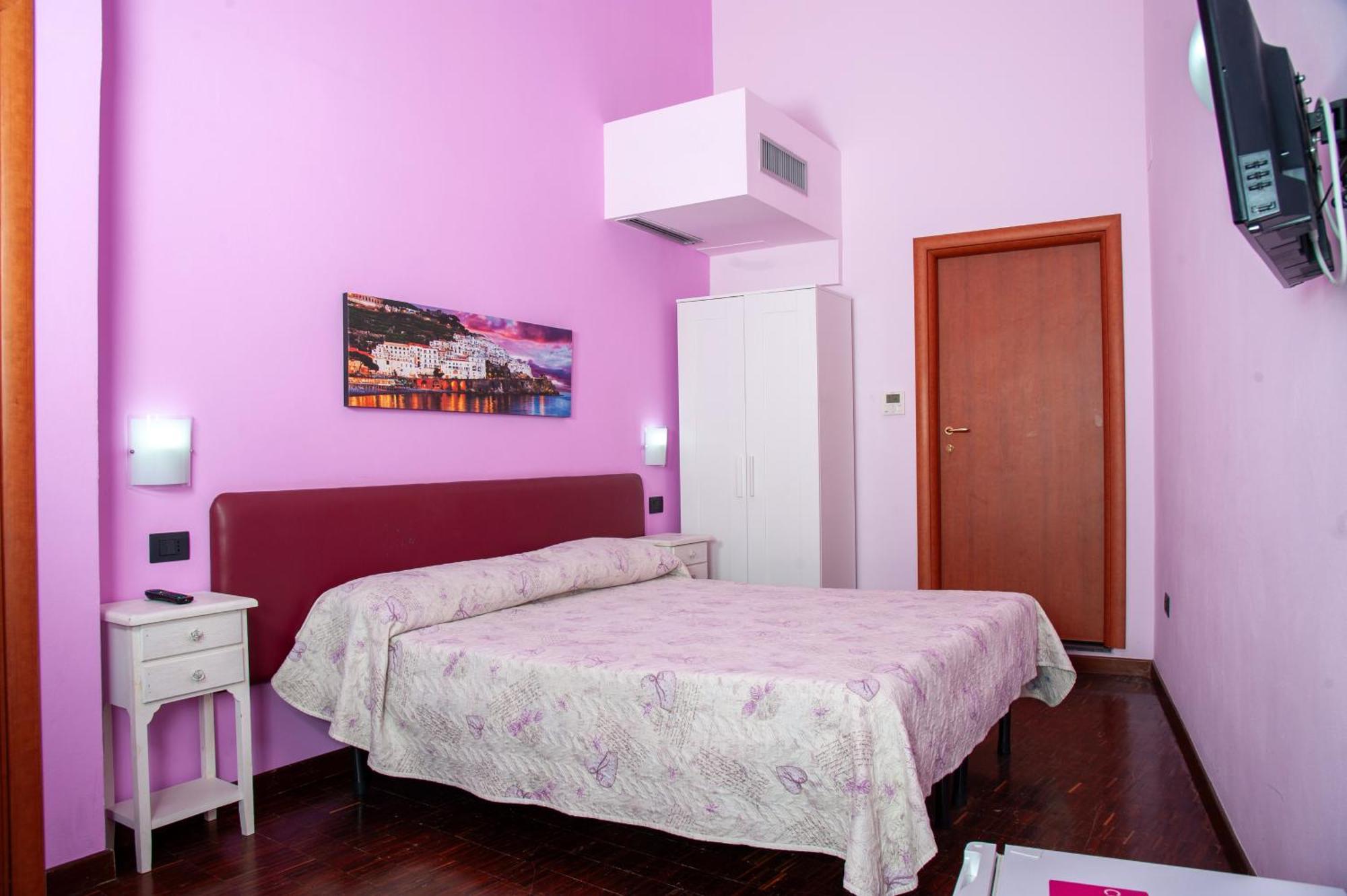 נאפולי Palazzo Carafa Della Spina Room And Apartment מראה חיצוני תמונה