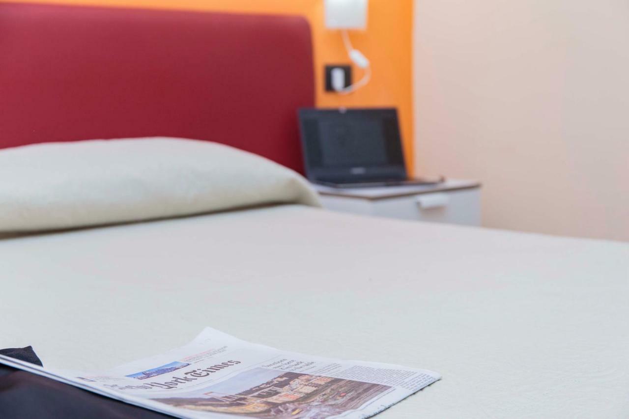 נאפולי Palazzo Carafa Della Spina Room And Apartment מראה חיצוני תמונה