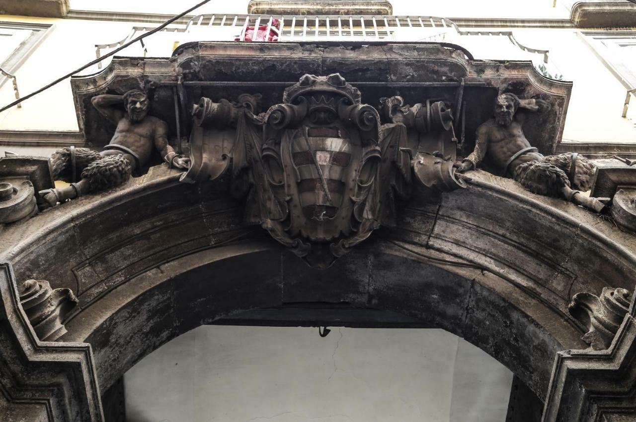 נאפולי Palazzo Carafa Della Spina Room And Apartment מראה חיצוני תמונה