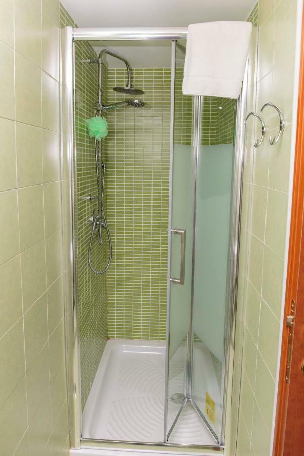 נאפולי Palazzo Carafa Della Spina Room And Apartment מראה חיצוני תמונה
