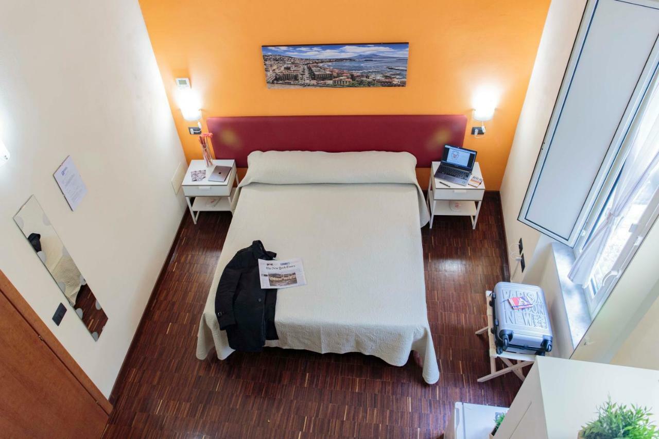 נאפולי Palazzo Carafa Della Spina Room And Apartment מראה חיצוני תמונה