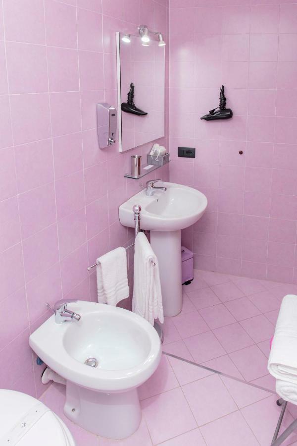 נאפולי Palazzo Carafa Della Spina Room And Apartment מראה חיצוני תמונה