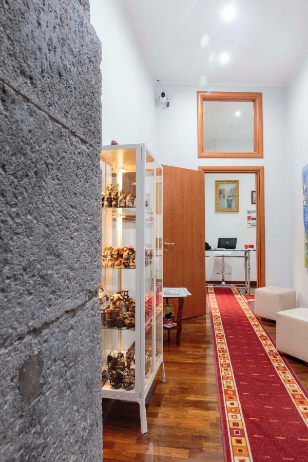 נאפולי Palazzo Carafa Della Spina Room And Apartment מראה חיצוני תמונה