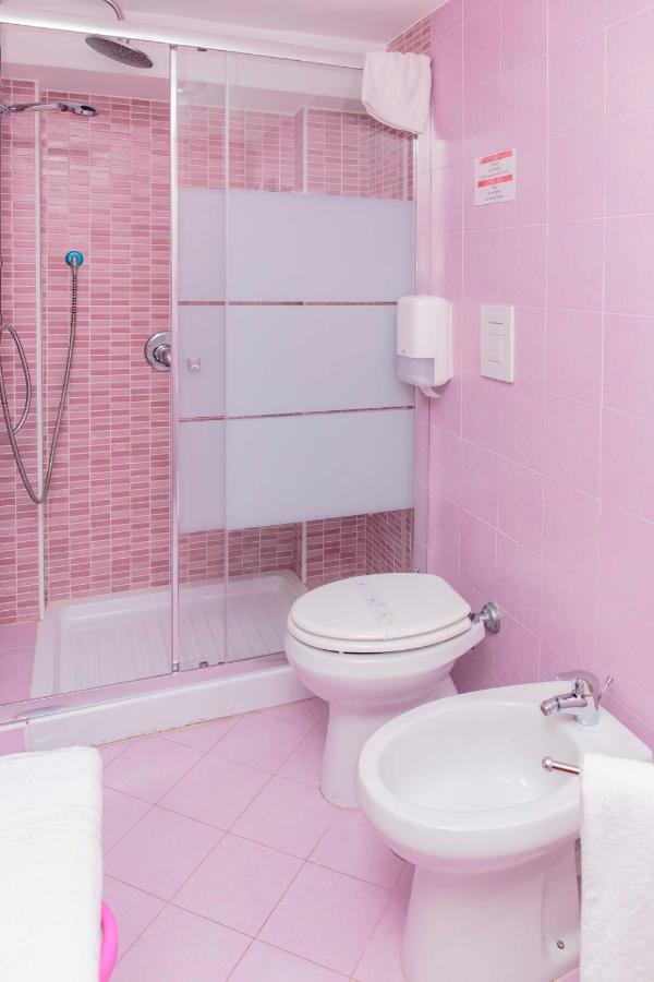 נאפולי Palazzo Carafa Della Spina Room And Apartment מראה חיצוני תמונה