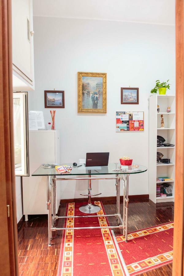 נאפולי Palazzo Carafa Della Spina Room And Apartment מראה חיצוני תמונה