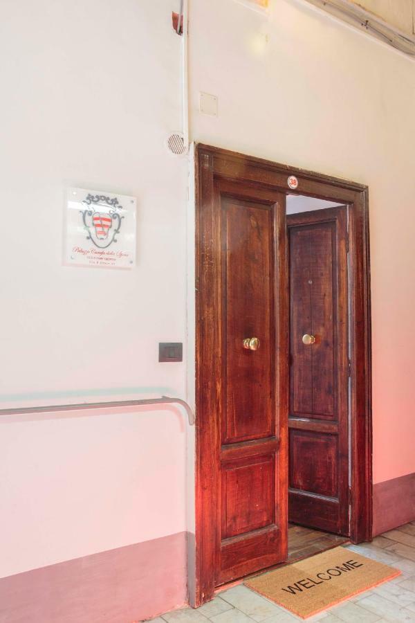 נאפולי Palazzo Carafa Della Spina Room And Apartment מראה חיצוני תמונה